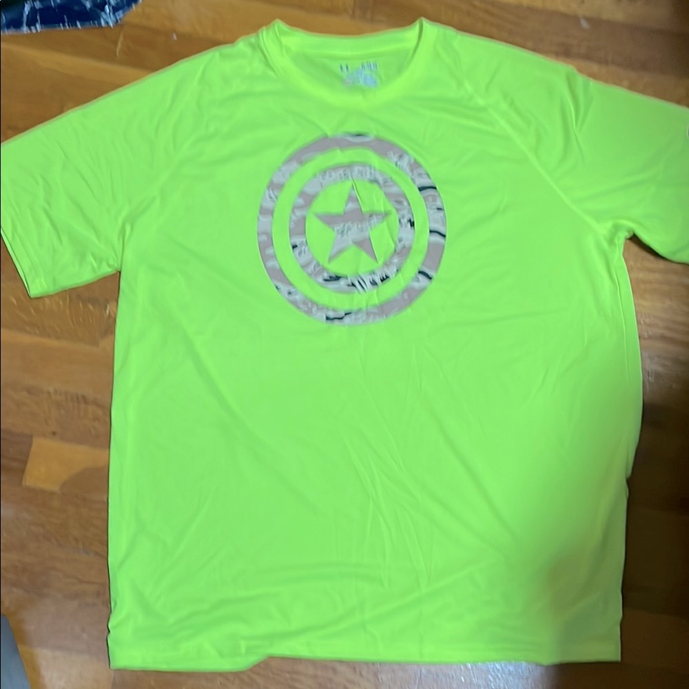 UA Green Graphic Men's Shirt. Loose Fit size XL. MARVEL CAMO STAR DESIGN